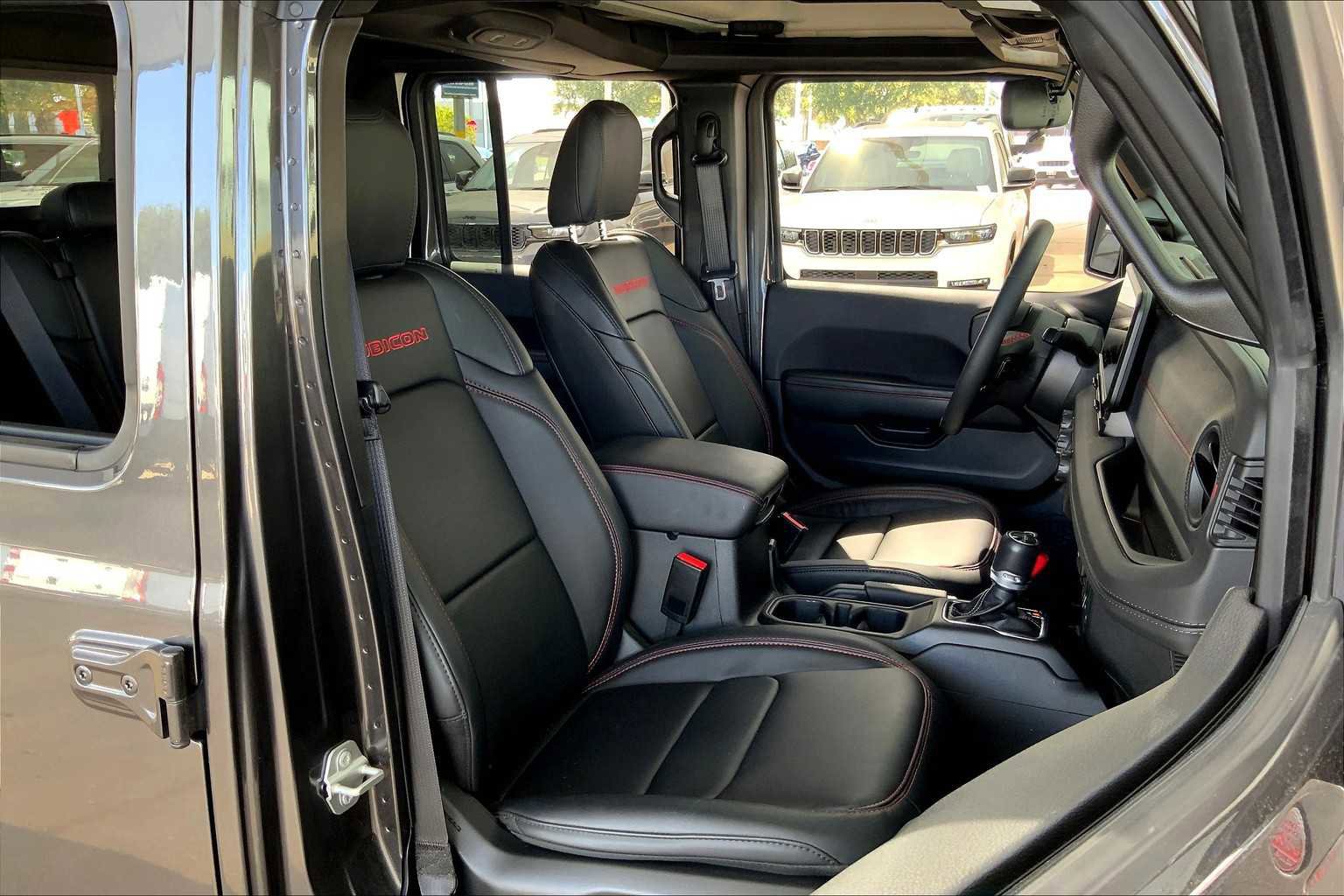 Used 2024 Jeep Gladiator Rubicon w/ Safety Group image 8