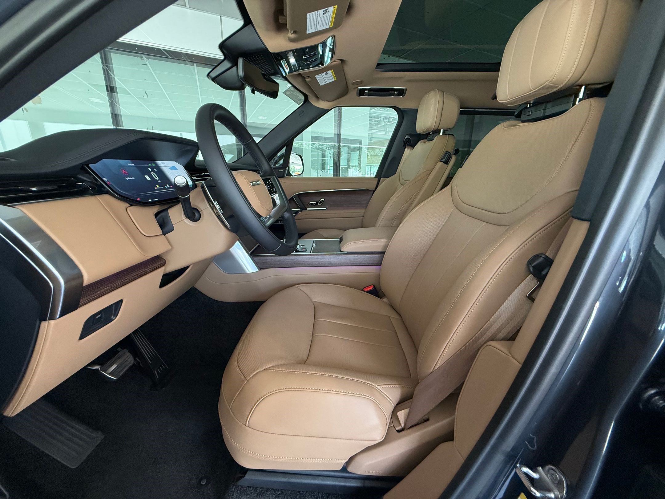 New 2026 Land Rover Range Rover Long Wheelbase SE AWD/4WD image 5