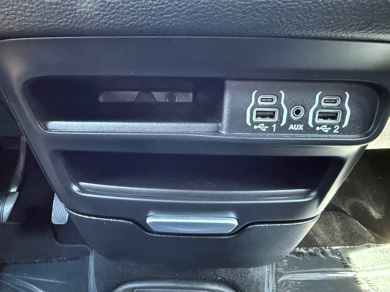 Used 2024 Chrysler Pacifica Touring FWD image 43