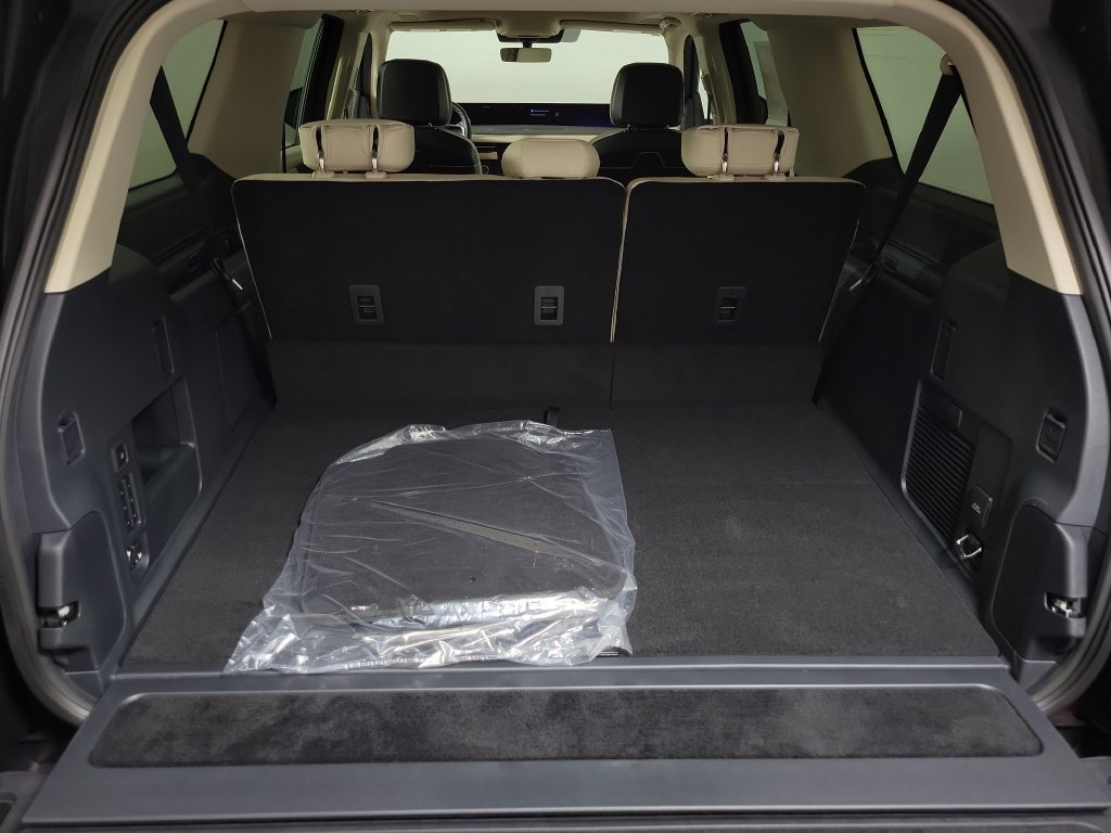 New 2027 Lincoln Navigator L Reserve w/ Jet Appearance Package RWD image 6