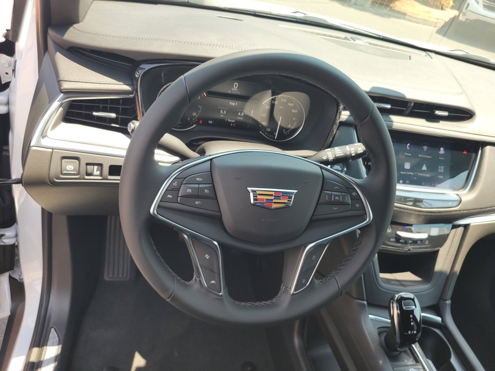 New 2026 Cadillac XT5 Luxury w/ LPO, ONYX Package FWD image 10