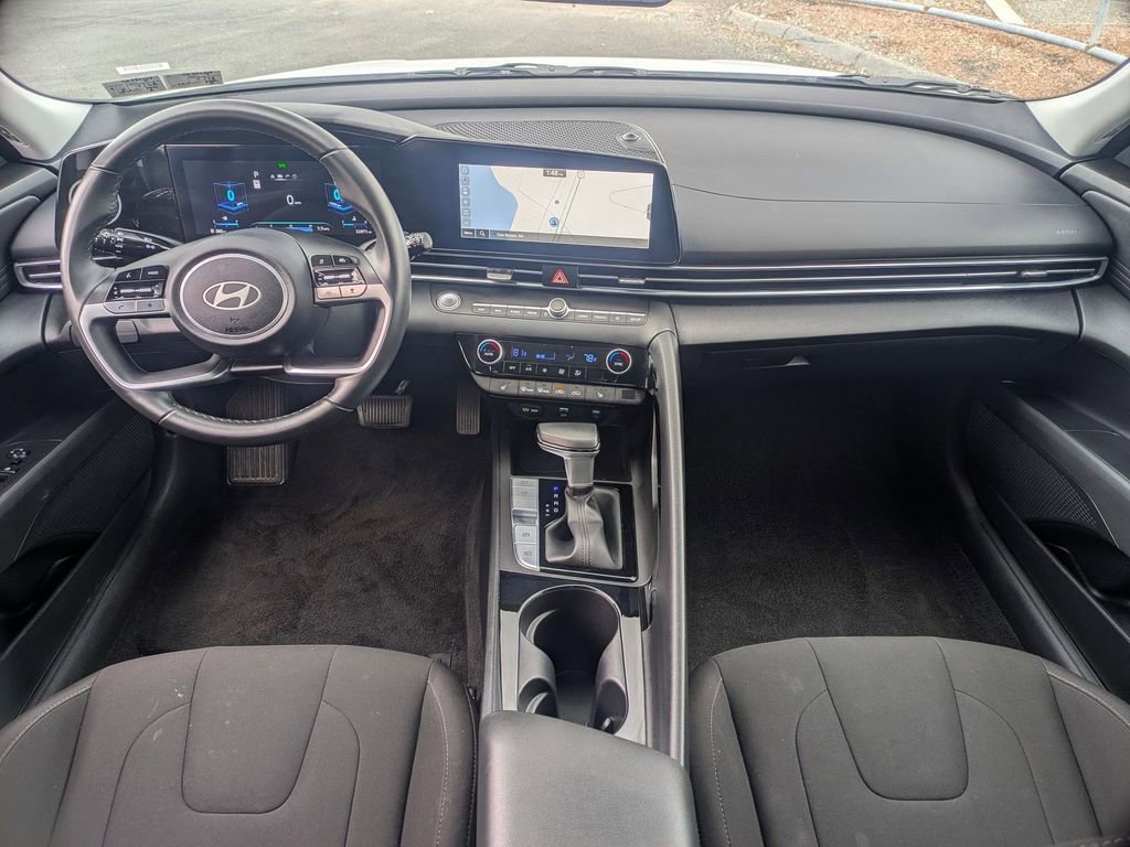 Used 2025 Hyundai Elantra SEL FWD image 36