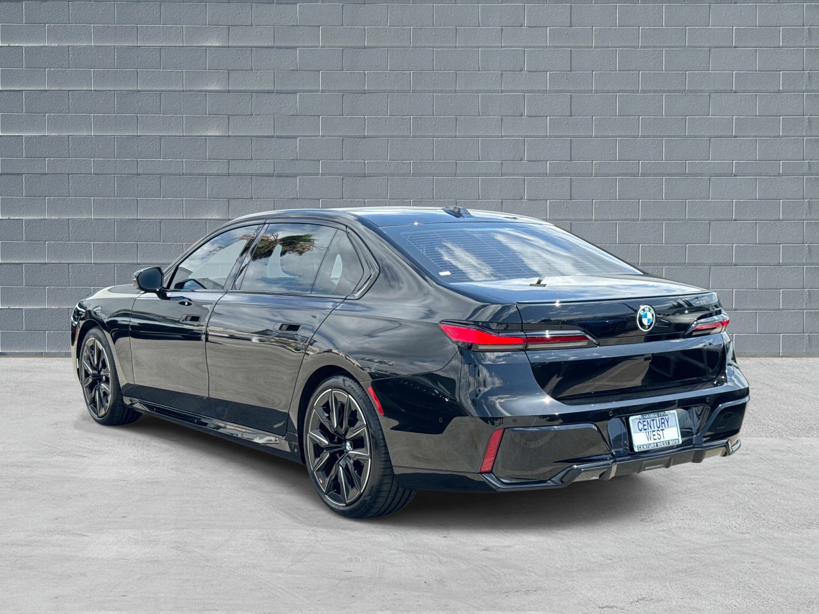 Certified 2024 BMW 740i w/ Premium Package RWD image 3