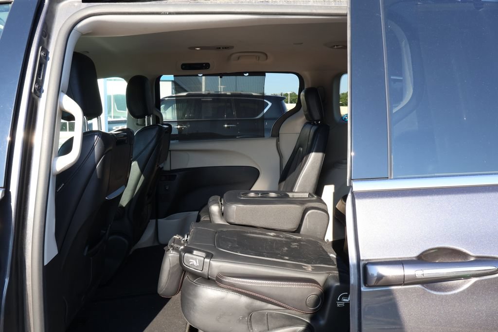 Used 2017 Chrysler Pacifica Touring-L Plus FWD image 29