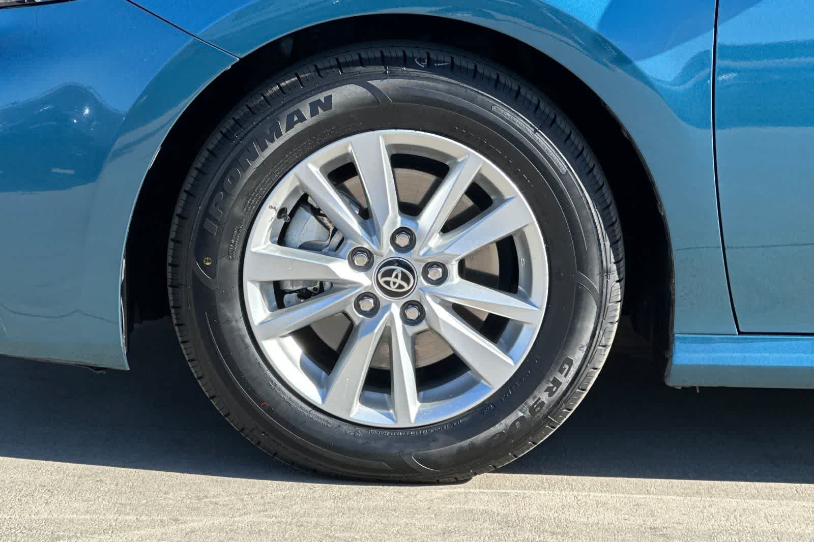 Used 2025 Toyota Camry LE FWD image 35