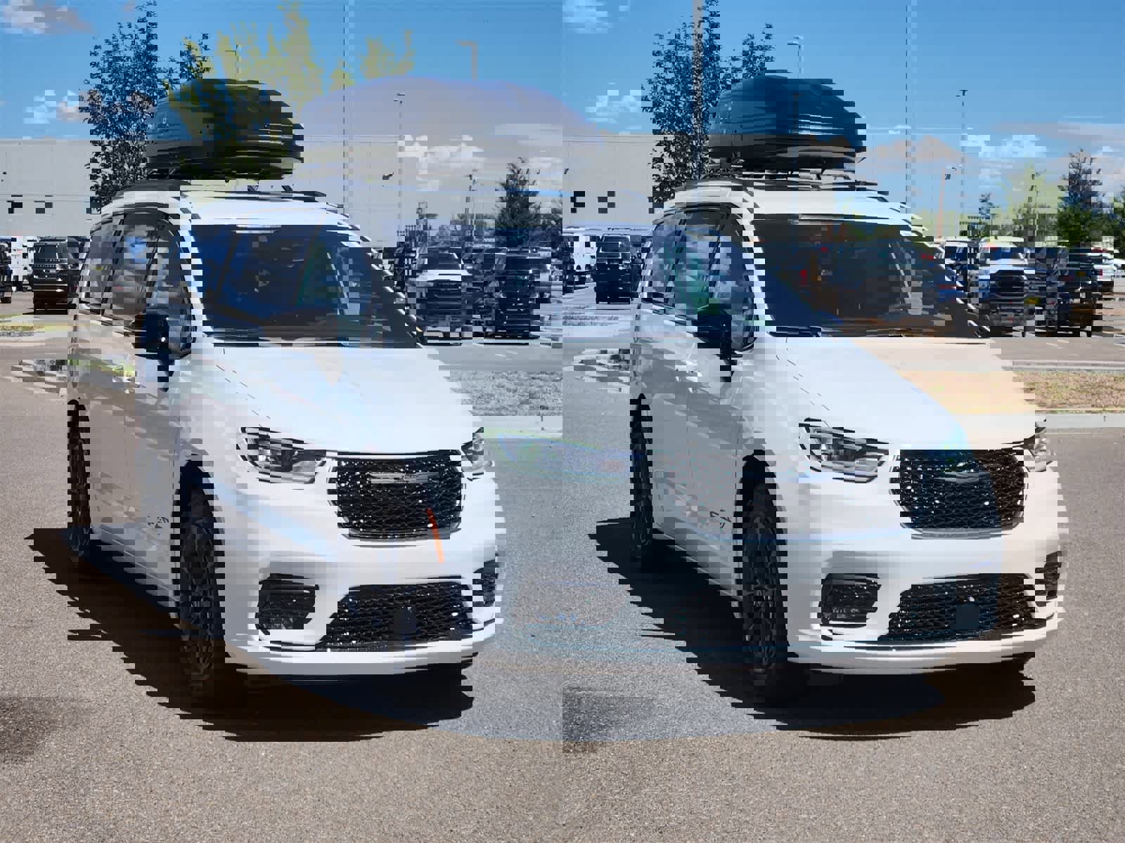 New 2025 Chrysler Pacifica Select w/ Fav Edition Package image 3