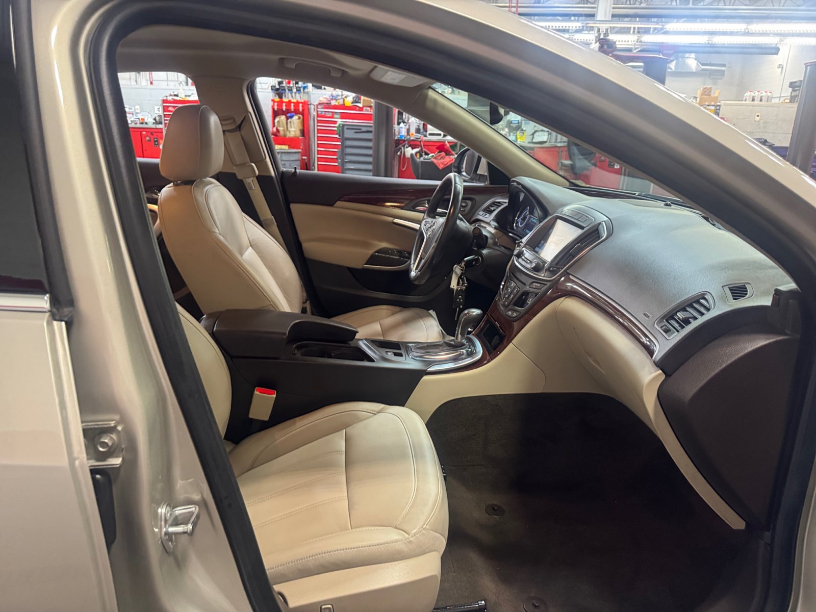 Used 2016 Buick Regal FWD image 19