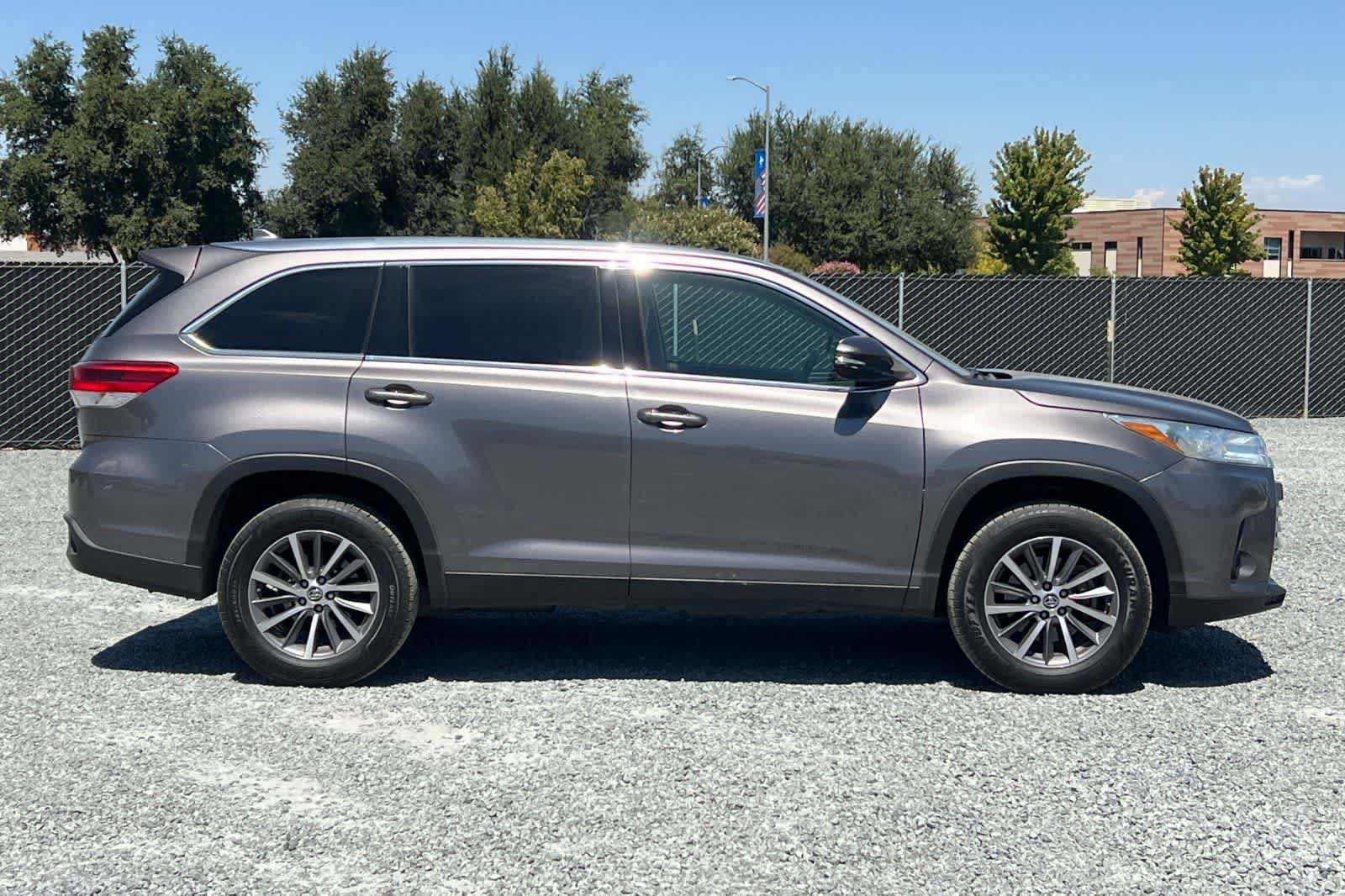 Used 2019 Toyota Highlander XLE FWD image 9