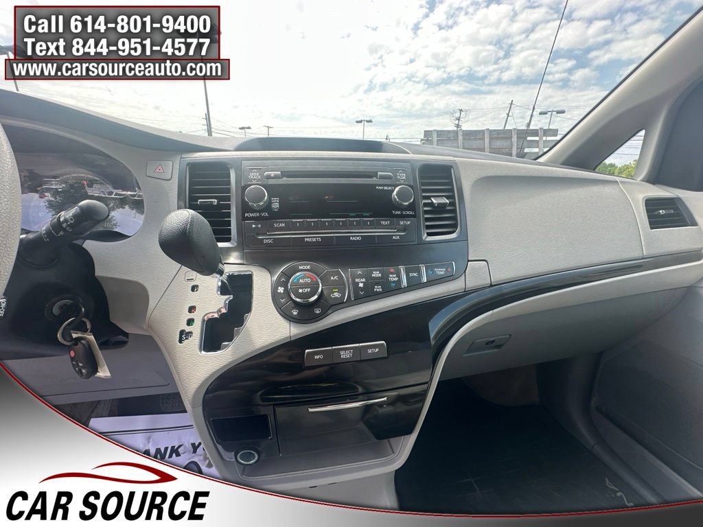 Used 2013 Toyota Sienna LE w/ Towing Pkg FWD image 18