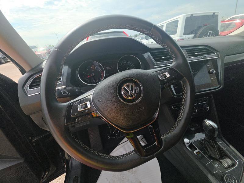 Used 2021 Volkswagen Tiguan SE w/ Panoramic Sunroof Package AWD/4WD image 9