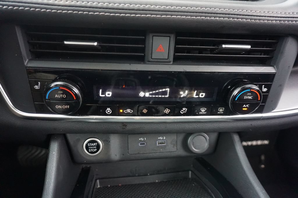 Used 2023 Nissan Rogue SV w/ SV Premium B Package FWD image 11
