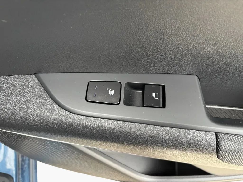 Used 2023 Kia Niro SX Touring FWD image 29