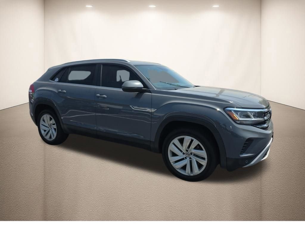 Used 2021 Volkswagen Atlas Cross Sport SE w/ Panoramic Sunroof Package image 2