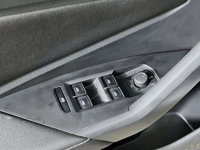 Used 2024 Volkswagen Jetta SE image 9