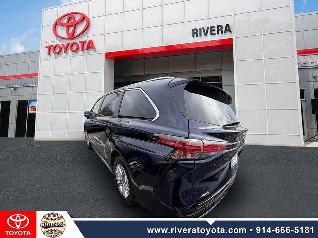 Certified 2024 Toyota Sienna Platinum image 7