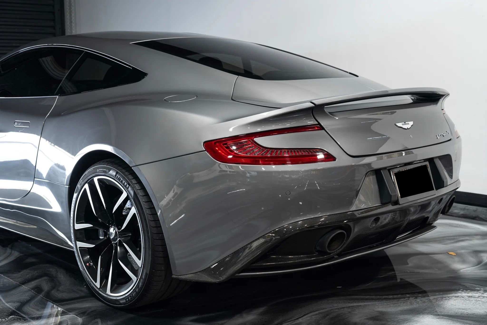 Used 2017 Aston Martin Vanquish Coupe image 12