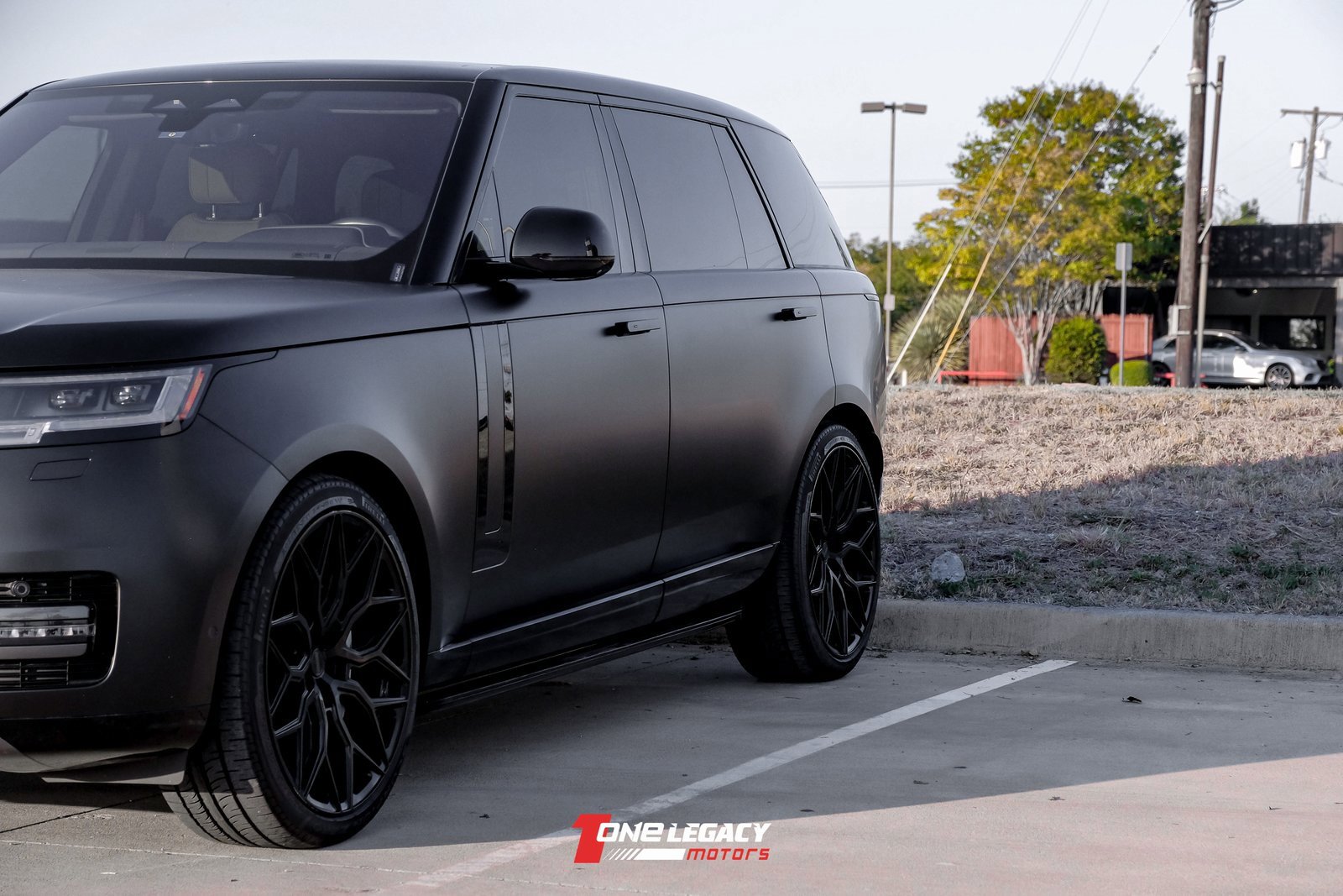 Used 2023 Land Rover Range Rover Long Wheelbase SE image 8