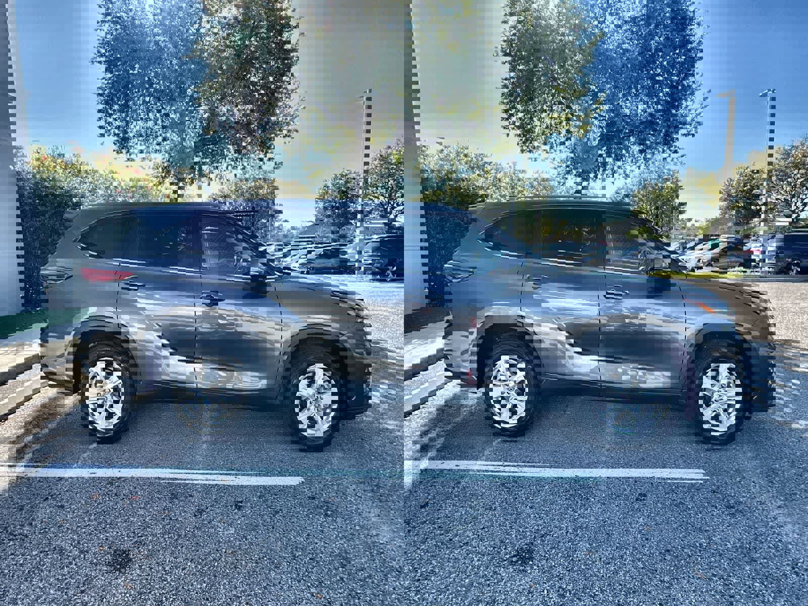 Used 2022 Toyota Highlander L image 10