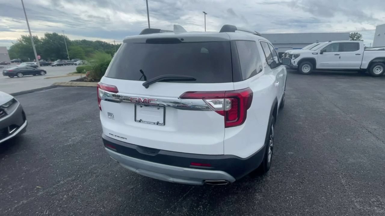 Used 2023 GMC Acadia SLT w/ Preferred Package FWD image 9