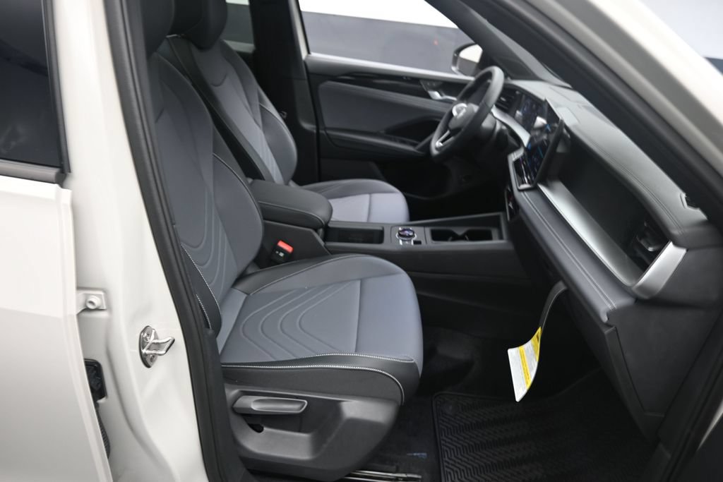 New 2026 Volkswagen Tiguan SE R-Line FWD image 29