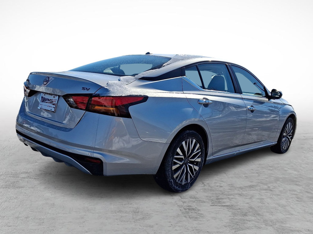 Used 2024 Nissan Altima 2.5 SV image 5