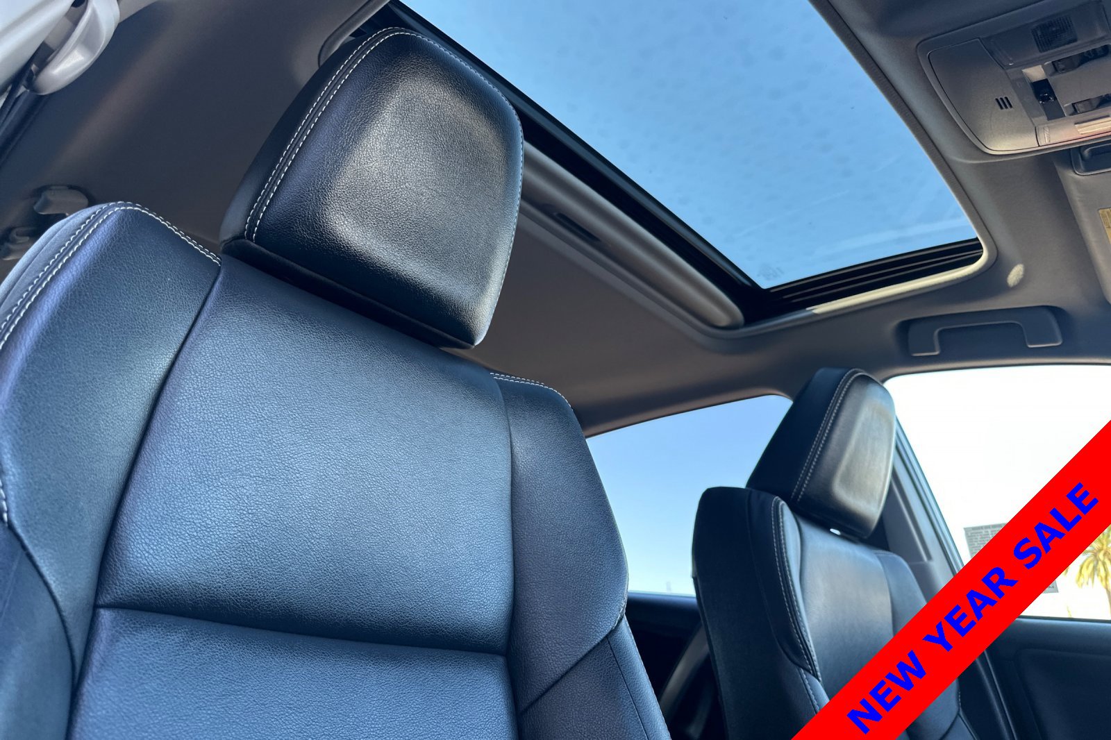 Used 2018 Toyota RAV4 Limited image 18