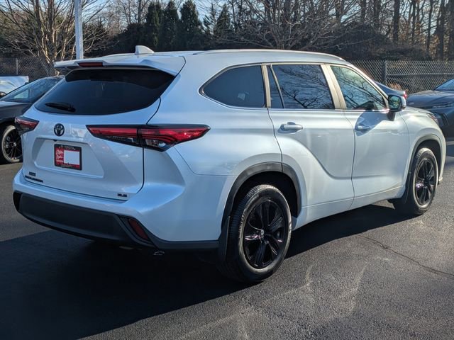 Used 2023 Toyota Highlander XLE image 4