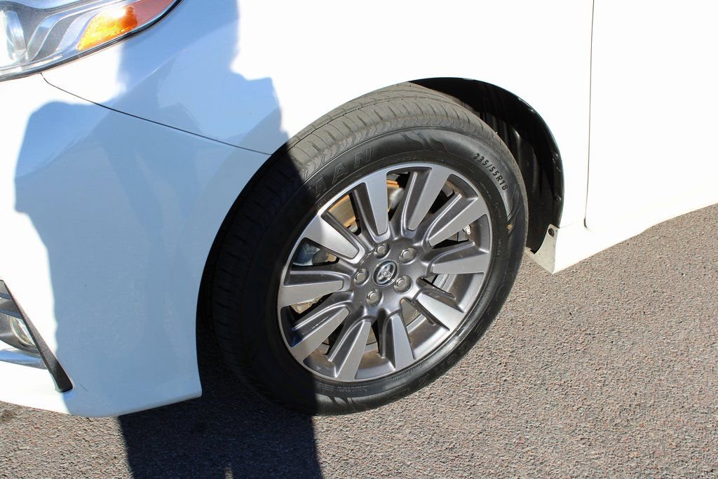 Used 2019 Toyota Sienna Limited w/ Carpet Mat Package AWD/4WD image 11