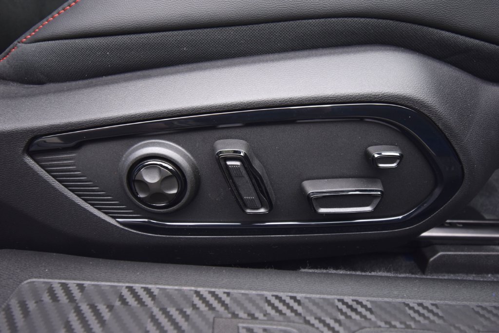 New 2026 Dodge Charger R/T AWD/4WD image 17