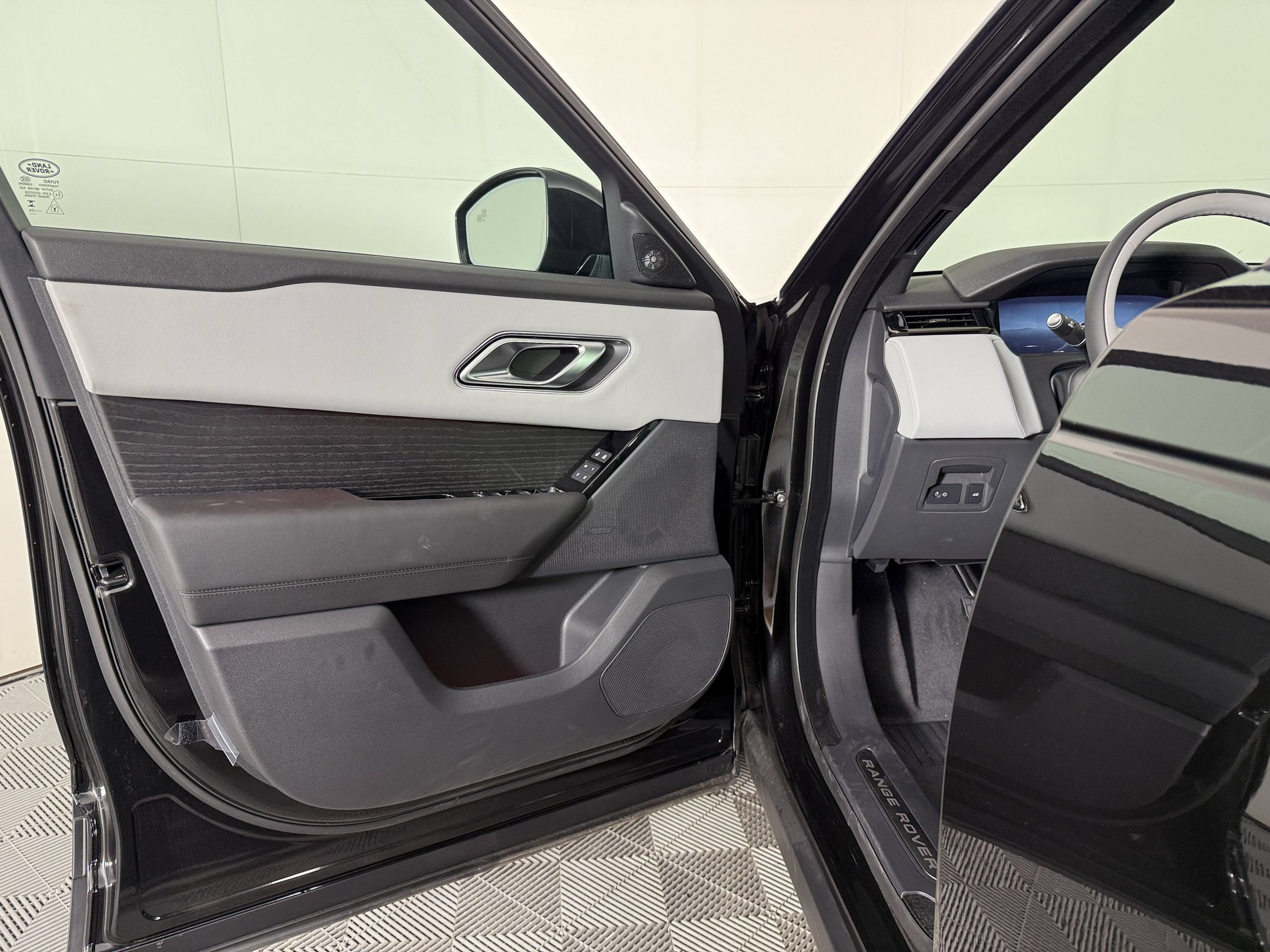 New 2026 Land Rover Range Rover Velar S AWD/4WD image 14