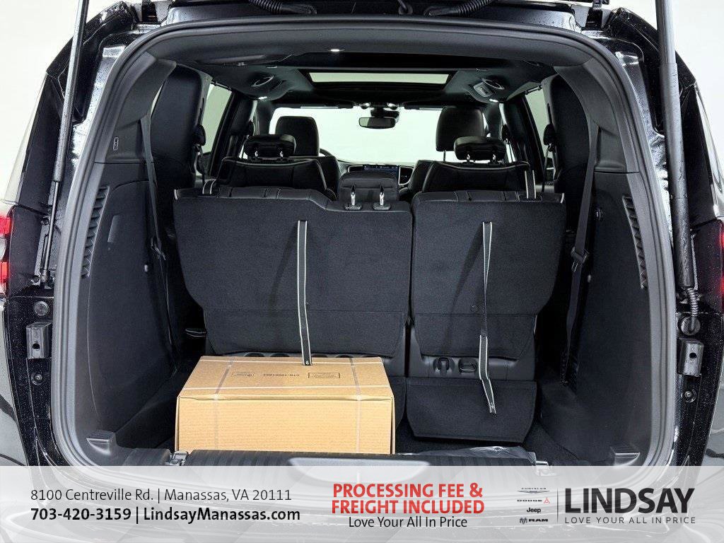 New 2026 Chrysler Pacifica Limited w/ S Appearance Package AWD/4WD image 7