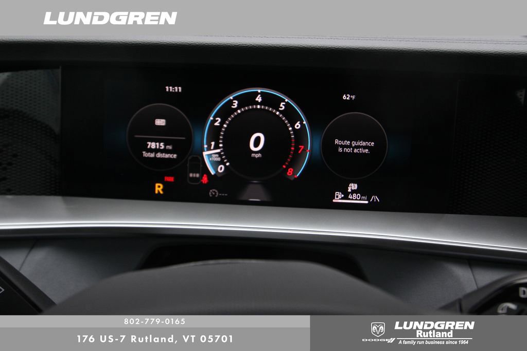Used 2025 Volkswagen Tiguan SE w/ Panoramic Sunroof Package AWD/4WD image 29