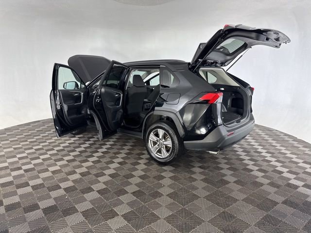 Used 2025 Toyota RAV4 XLE image 18