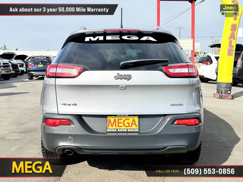 Used 2017 Jeep Cherokee Latitude AWD/4WD image 10