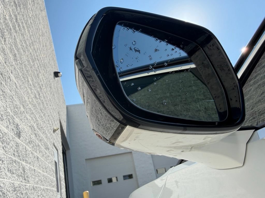 Used 2024 Cadillac Lyriq Luxury AWD/4WD image 21