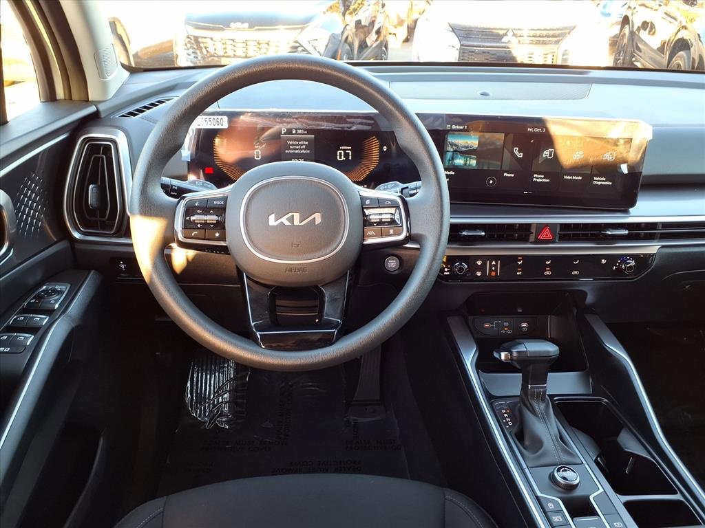 Certified 2025 Kia Sorento LX image 12