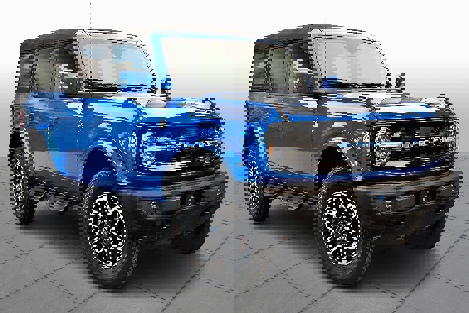 Used 2023 Ford Bronco Outer Banks image 3