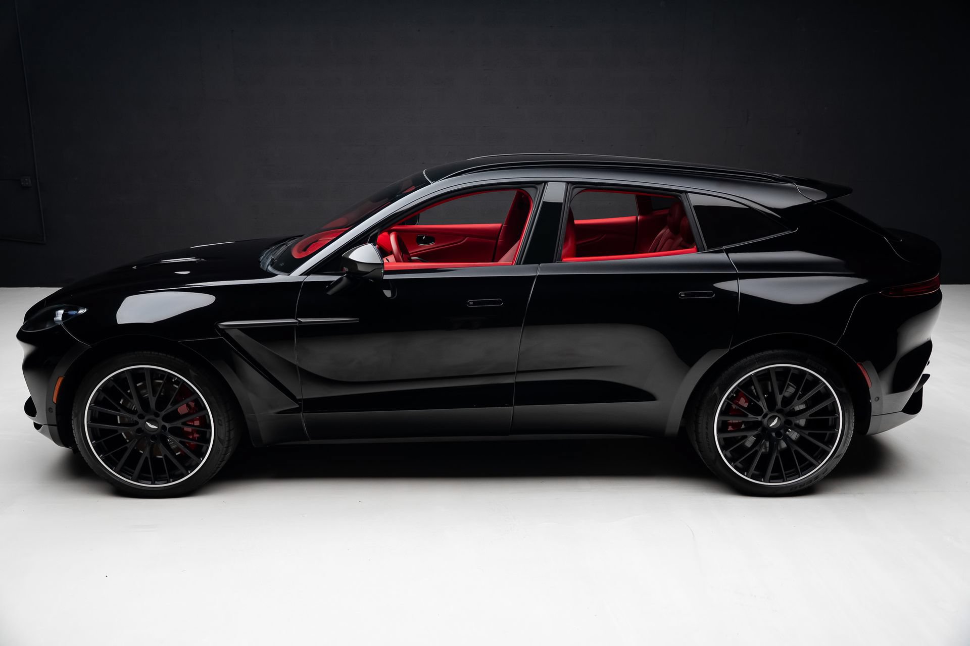 Used 2022 Aston Martin DBX AWD/4WD image 17