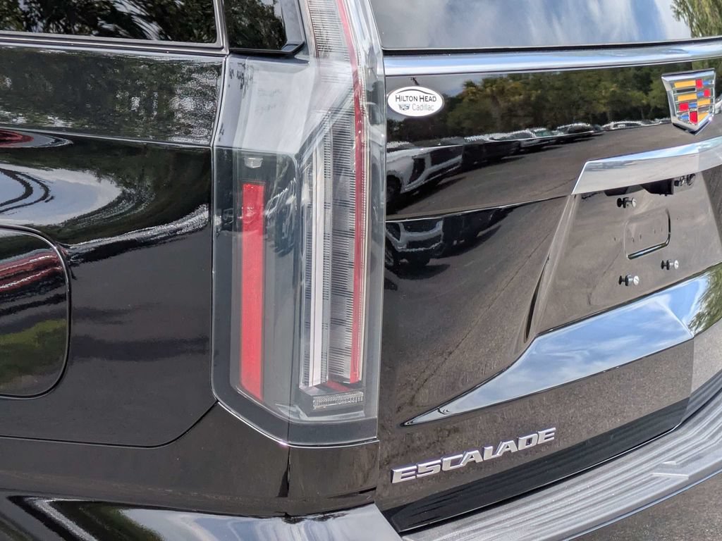 Used 2026 Cadillac Escalade Luxury AWD/4WD image 14
