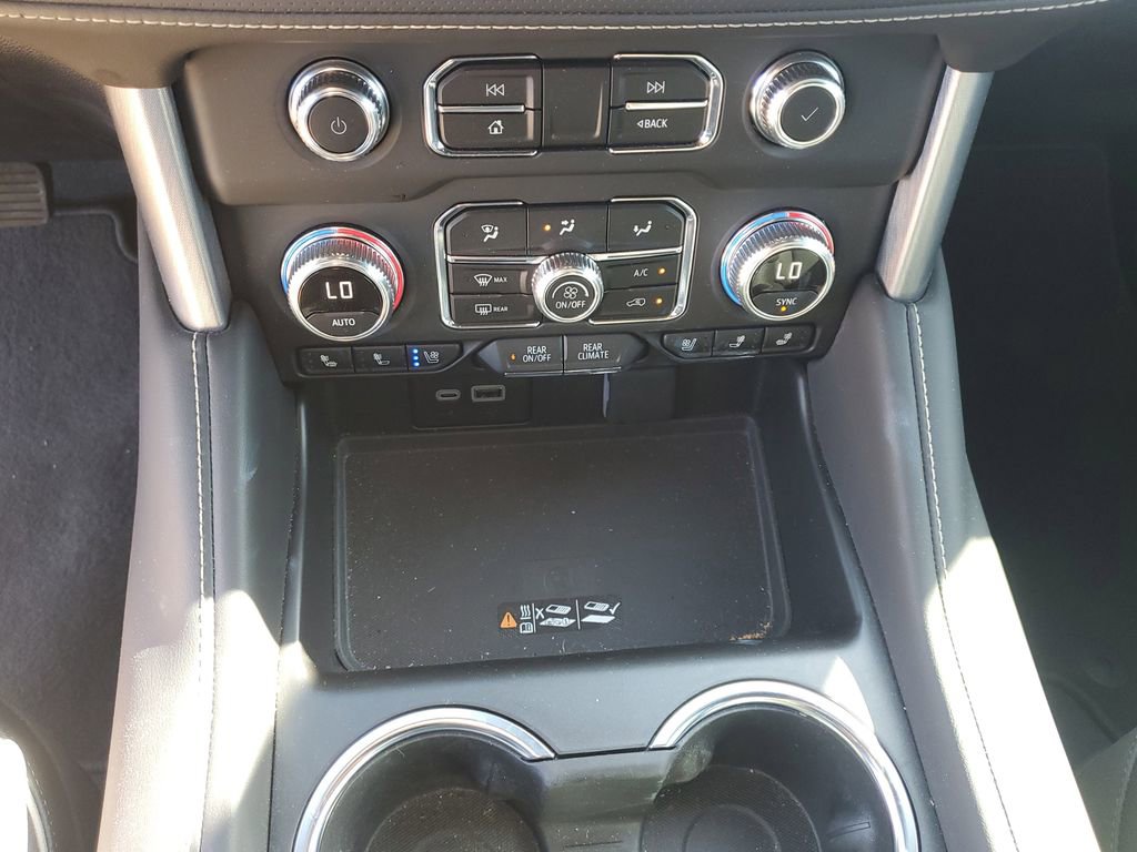 Used 2024 GMC Yukon XL SLT w/ SLT Luxury Package image 28