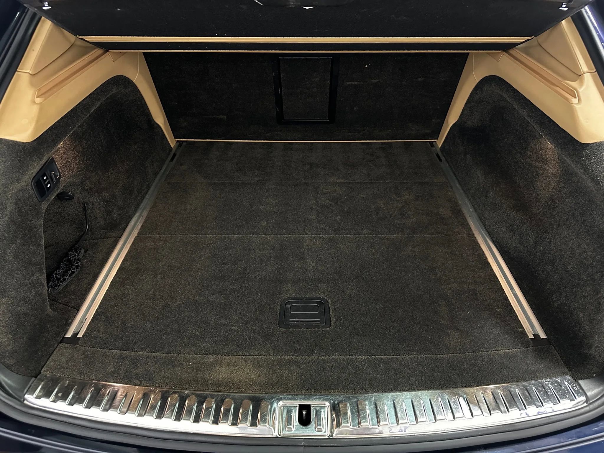 Used 2017 Bentley Bentayga image 17