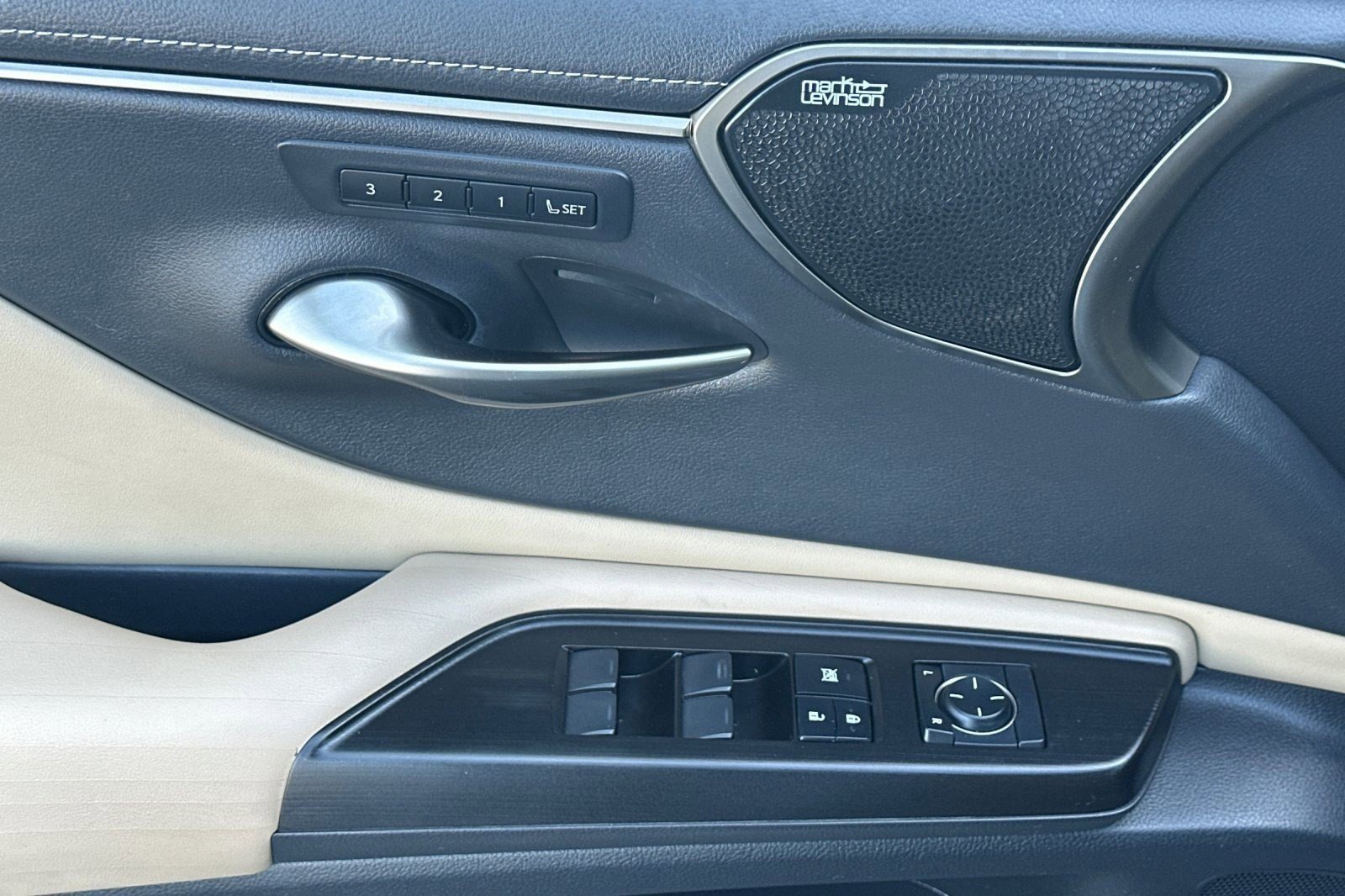 Used 2019 Lexus ES 350 Ultra Luxury w/ Accessory Package 2 image 13