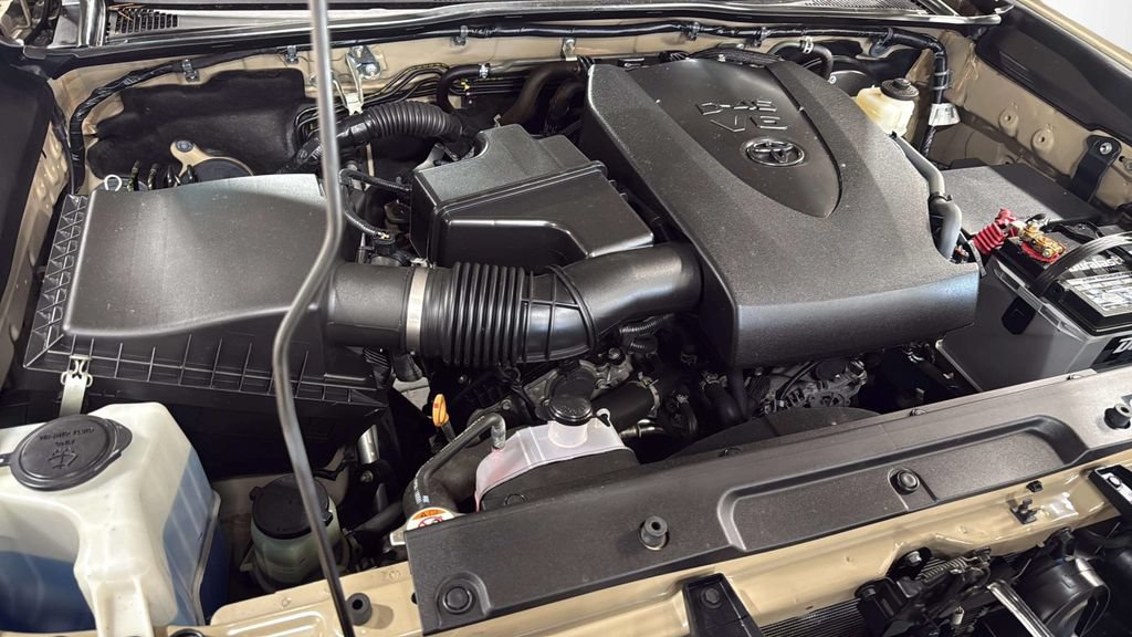 Used 2019 Toyota Tacoma SR5 AWD/4WD image 37
