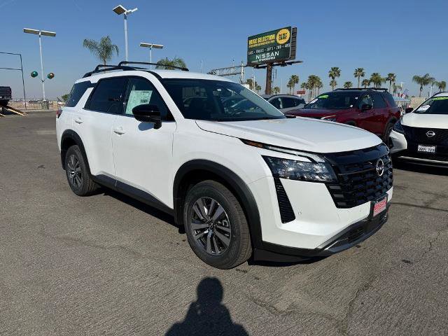 New 2026 Nissan Pathfinder SL image 1