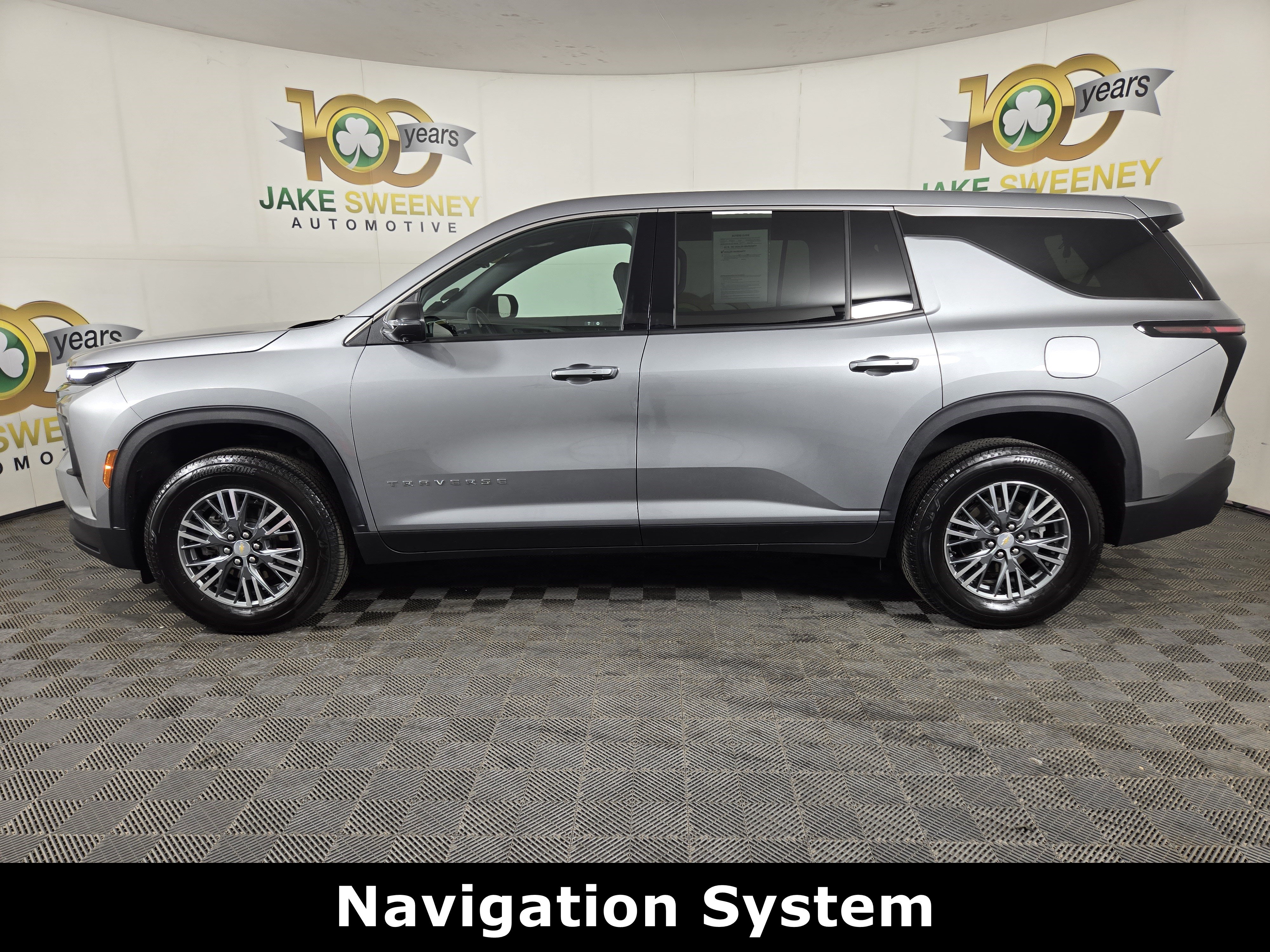 Used 2024 Chevrolet Traverse LS FWD image 4