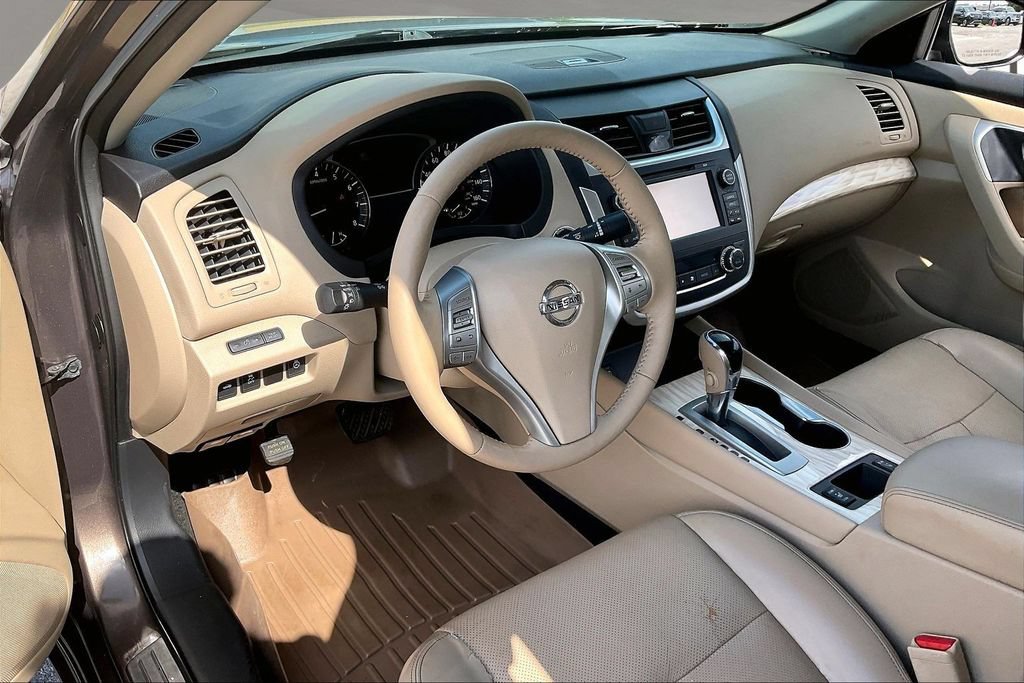 Used 2016 Nissan Altima 2.5 SL w/ 2.5 Technology w/LED Package FWD image 16