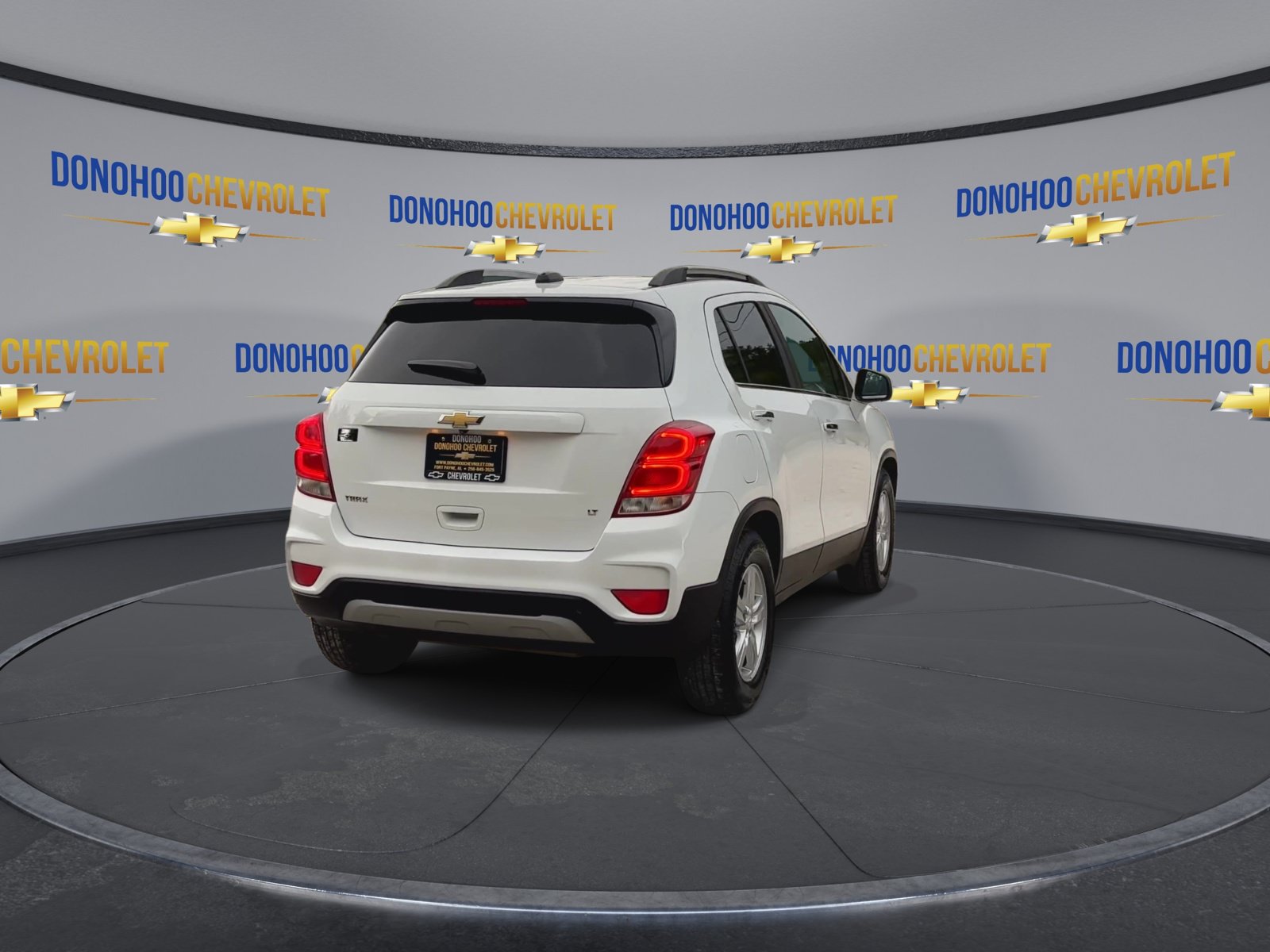 Used 2020 Chevrolet Trax LT w/ Sun & Sound Package FWD image 11