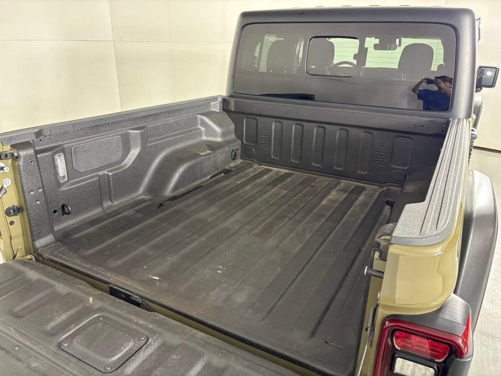 Used 2025 Jeep Gladiator Rubicon w/ Technology Group AWD/4WD image 20