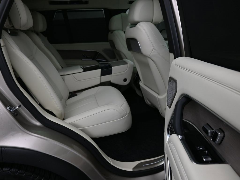 Used 2025 Land Rover Range Rover Autobiography image 21