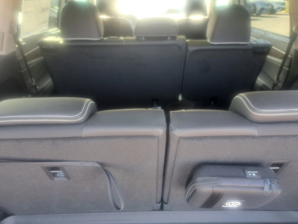 Used 2025 Volkswagen Atlas SEL Premium R-Line image 29